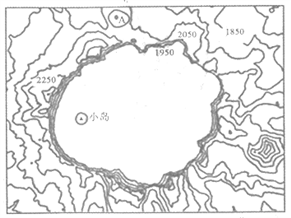 下图为位于美国太平洋沿岸一处火山口湖附近等高线图.