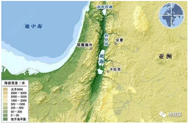 班公错是青藏高原西部最大的内流湖,右下图为2012年8月～2013年8月该