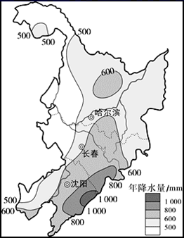 读东北地区年降水量分布图完成下列各题